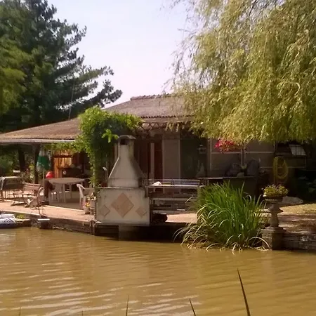 Etang * Chapeau